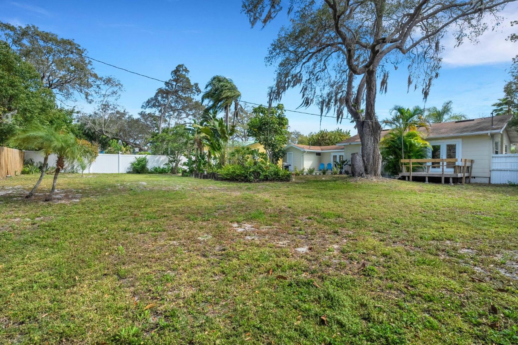 Sea Board Pool Home - Monthly Vacation Rental Clearwater Exterior photo