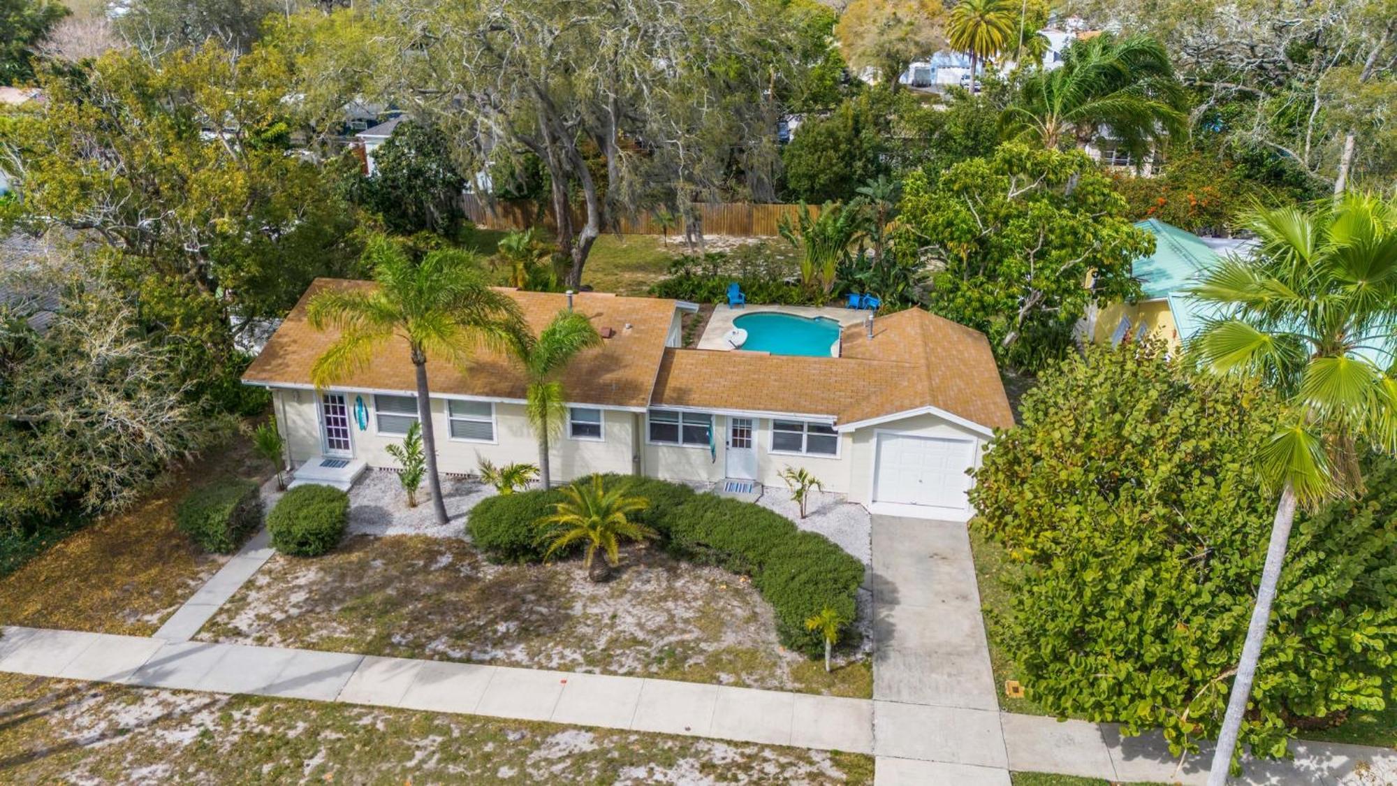 Sea Board Pool Home - Monthly Vacation Rental Clearwater Exterior photo